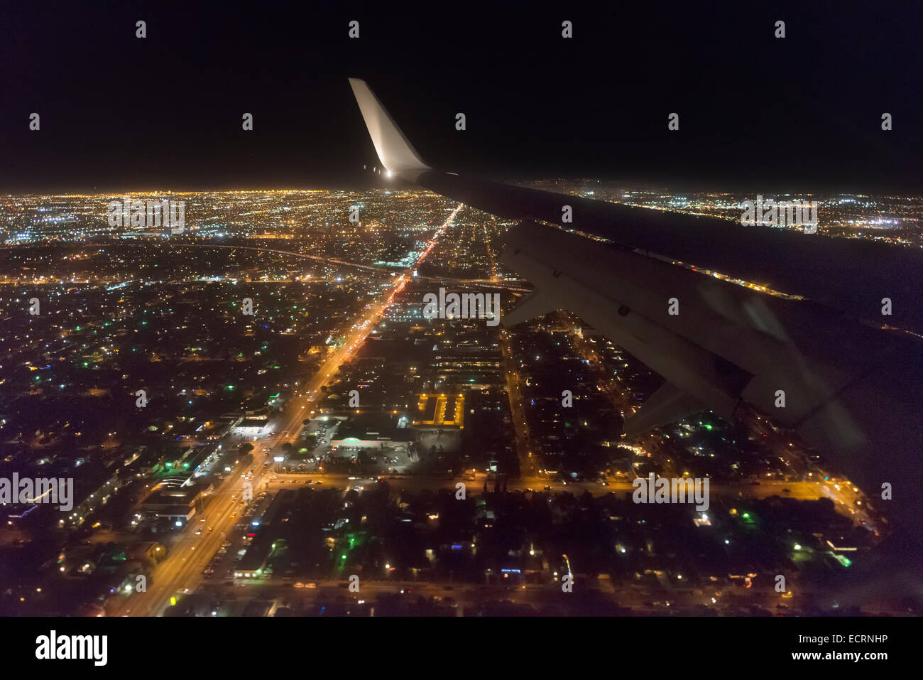 Vue aérienne de Los Angeles, la nuit, d'un jet. Banque D'Images