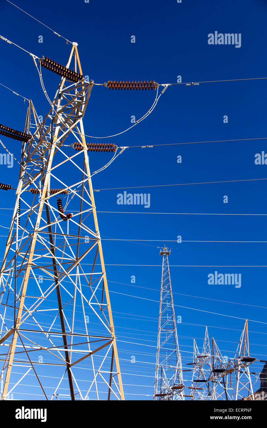 Pylônes de l'électricité renouvelable à partir de la prise de la