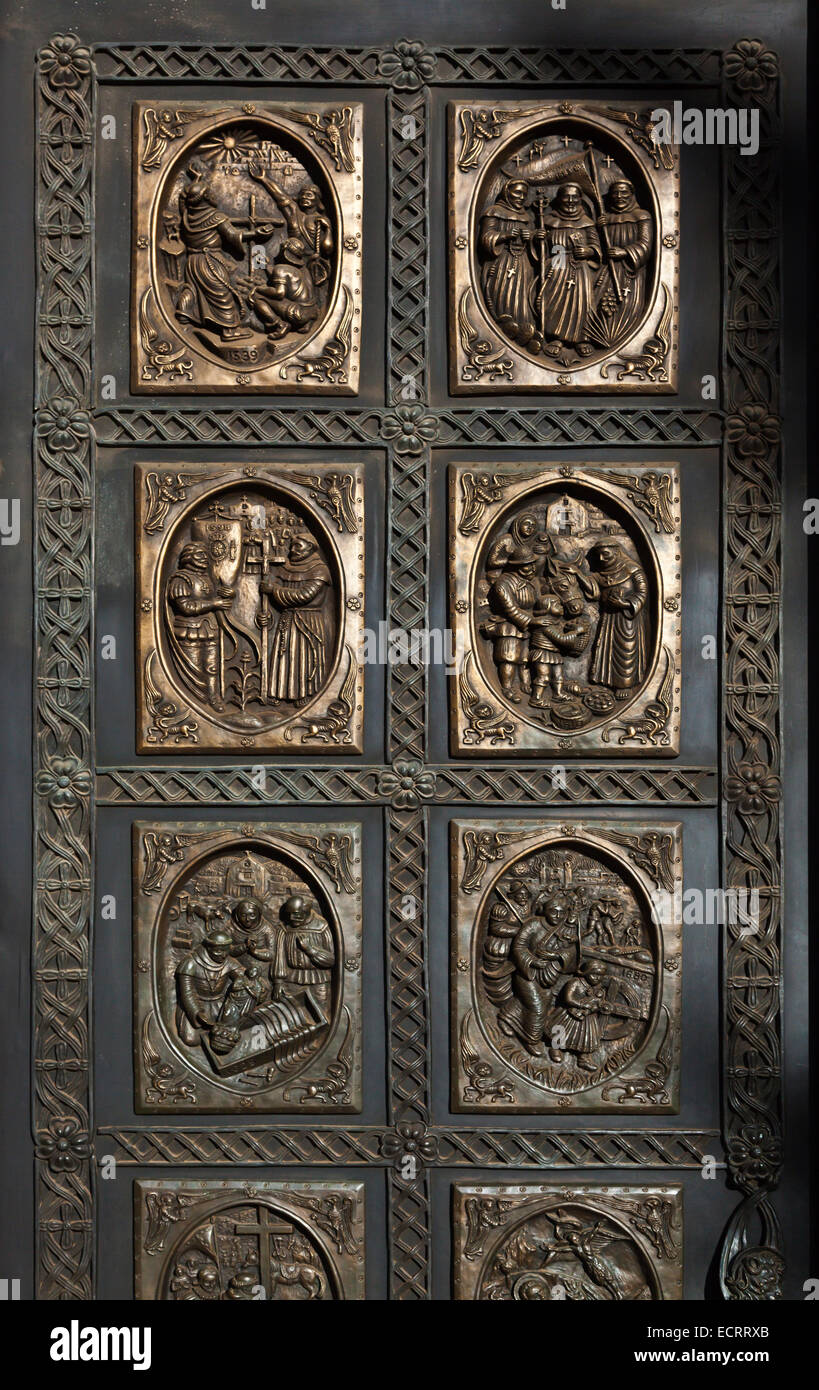 Les portes de métal sculpté de la CATHÉDRALE BASILIQUE DE SAINT FRANÇOIS D'ASSISE - Santa Fe, NOUVEAU MEXIQUE Banque D'Images
