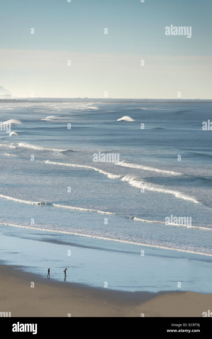 Prendre une marche sur l'Agate Beach sur la côte de l'Oregon. Banque D'Images