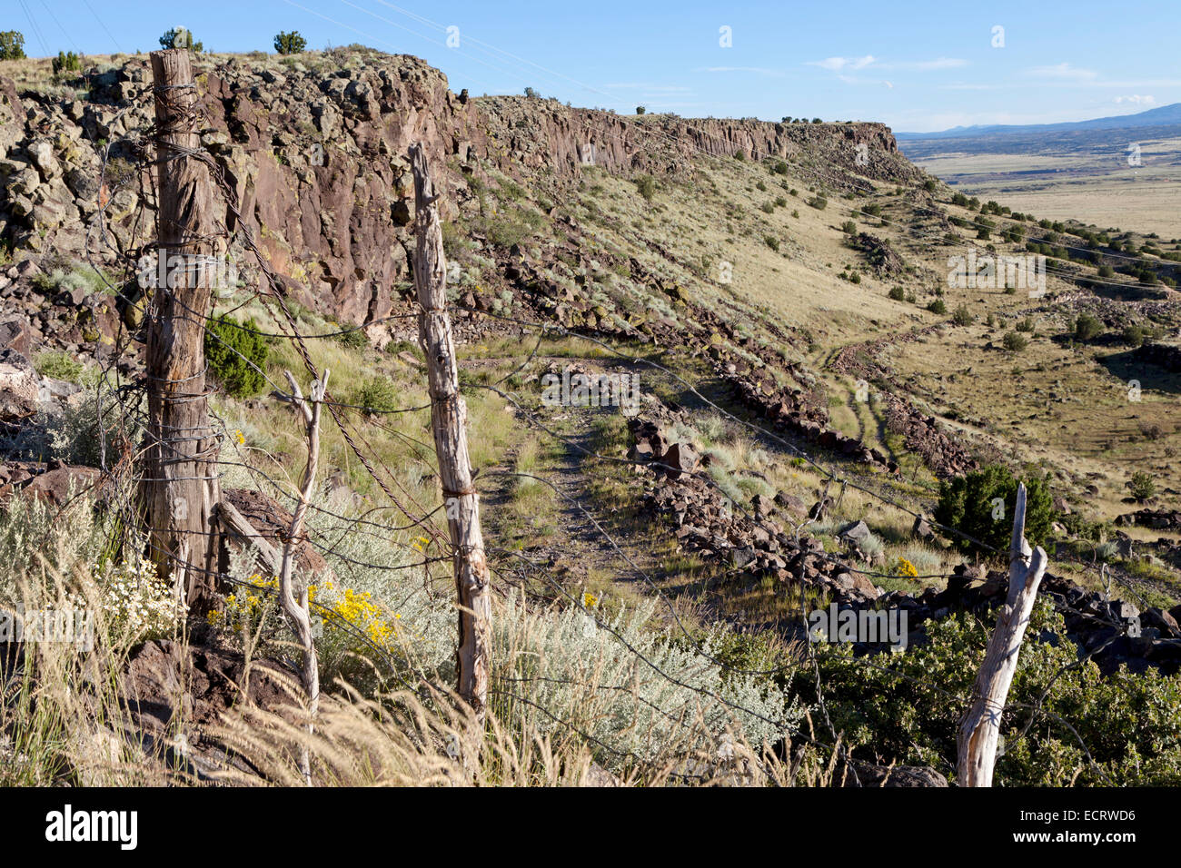 Tourner en épingle à la Bajada de la classe au sud de Santa Fe, Nouveau Mexique, qui faisait autrefois partie de l'ancienne route Nationale des sentiers. Banque D'Images
