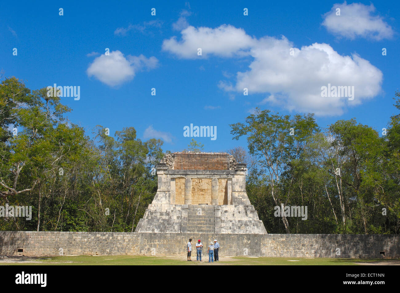 Au Temple, les ruines mayas de Chichen Itza, Riviera Maya, péninsule du Yucatan, Mexique Banque D'Images