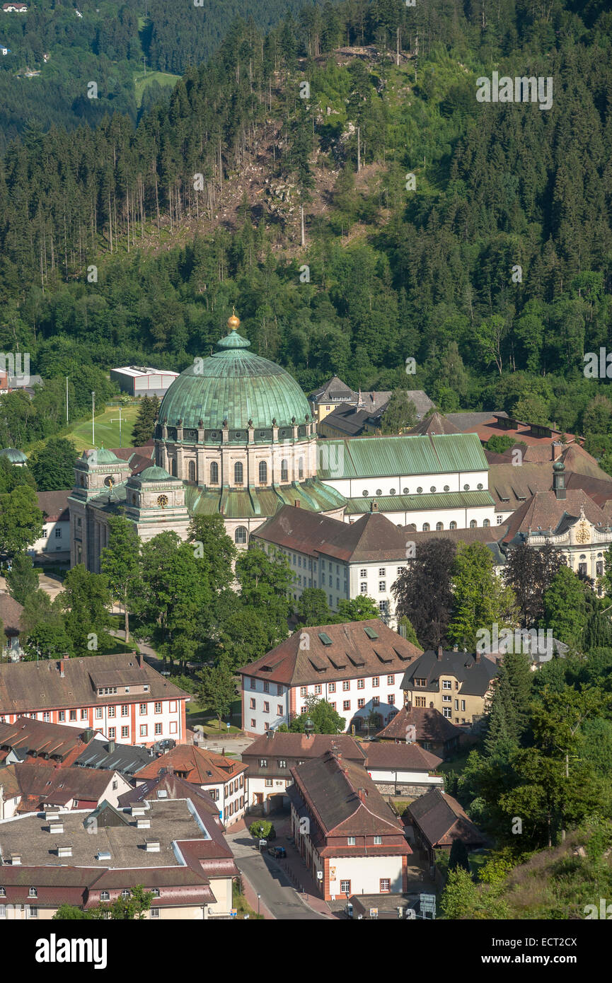 Vue du Mt Weißenstein, Saint-blaise abbaye et la cathédrale de Saint Blaise, Saint Blasien, Forêt-Noire, Bade-Wurtemberg, Allemagne Banque D'Images