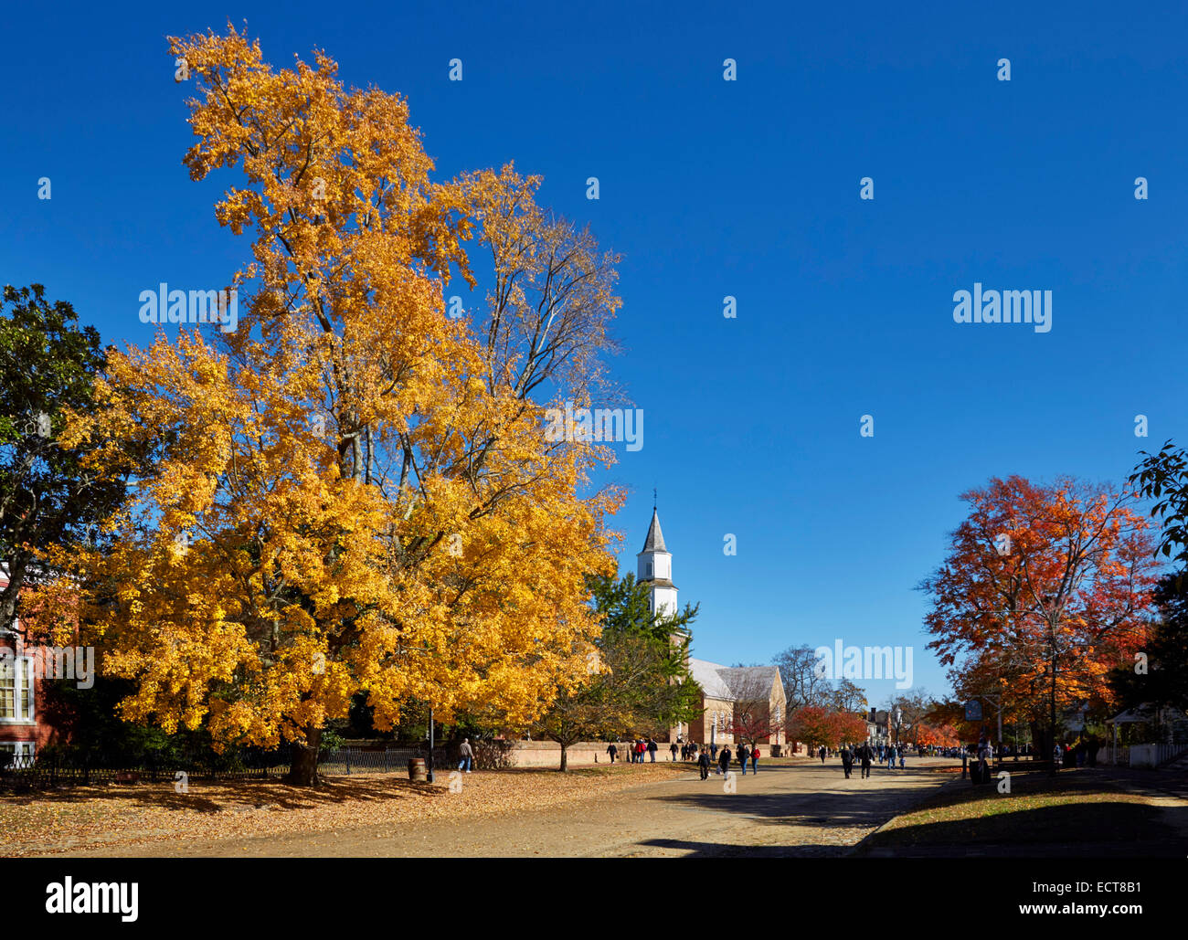 Bruton Parish Church sur Duc de Gloucester Street. Colonial Williamsburg, Virginia, USA. Banque D'Images