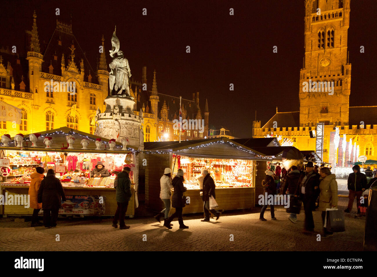 Marché de Noël de Bruges de nuit, la GrandPlace, le centreville de
