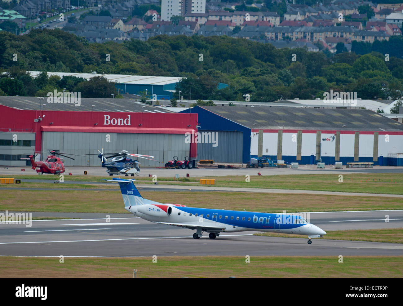 BMI Regional Embraer ERJ-135LR (EMB-135LR) SCO 9371 arrivant à l'aéroport de Dyce Aberdeen en Écosse. 9371 SCO. Banque D'Images