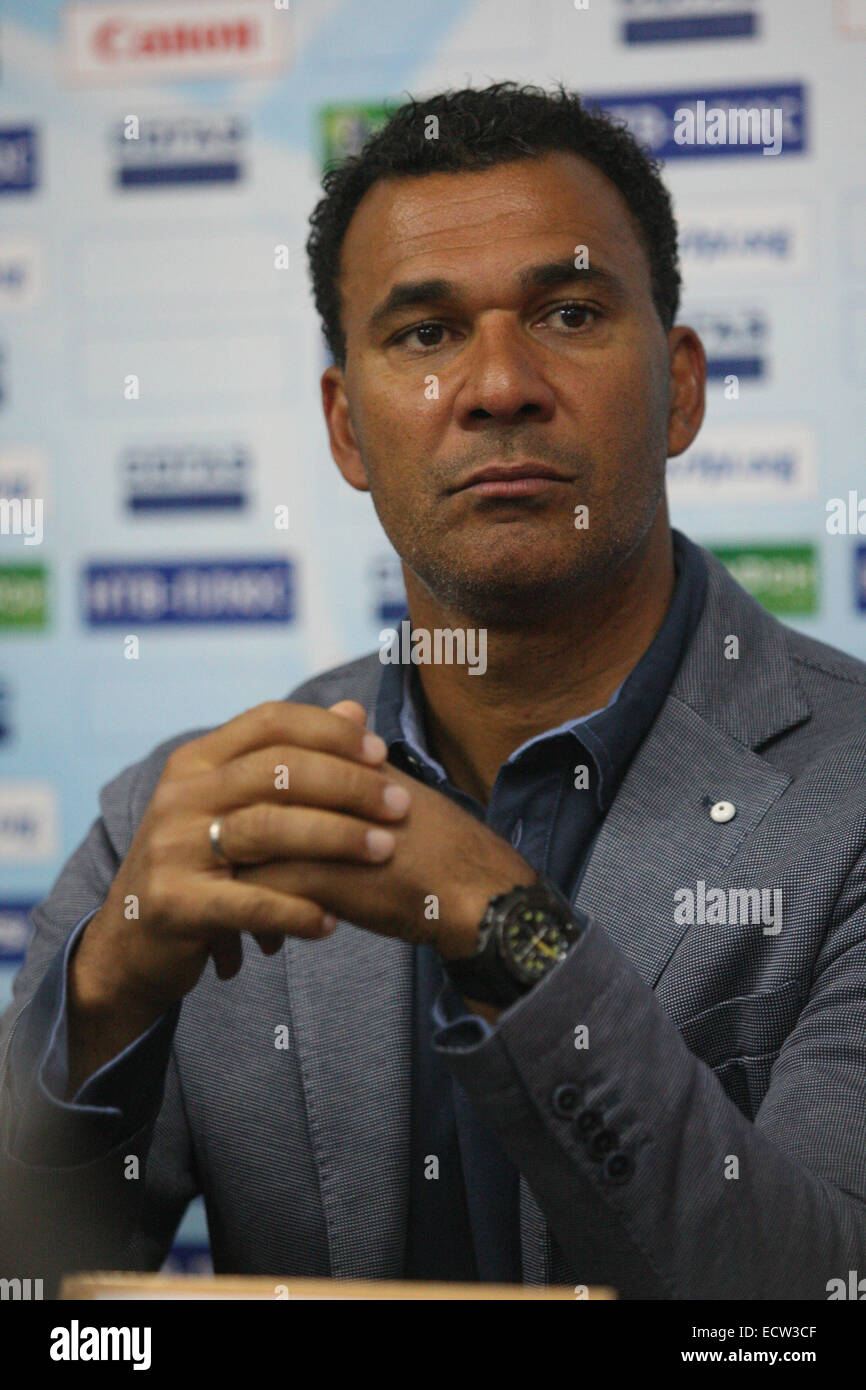 Formateur néerlandais Ruud Gullit après un match avec le FC Zenit de Saint-Petersbourg au stade de football Terek dans la capitale tchétchène Gr Banque D'Images