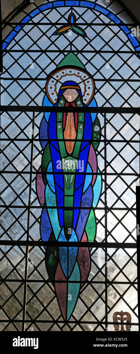 Fenêtre en vitraux du millénaire, église St Marys Ardley, avec la paroisse civile de Fewcott, Oxfordshire, Angleterre, Royaume-Uni Banque D'Images