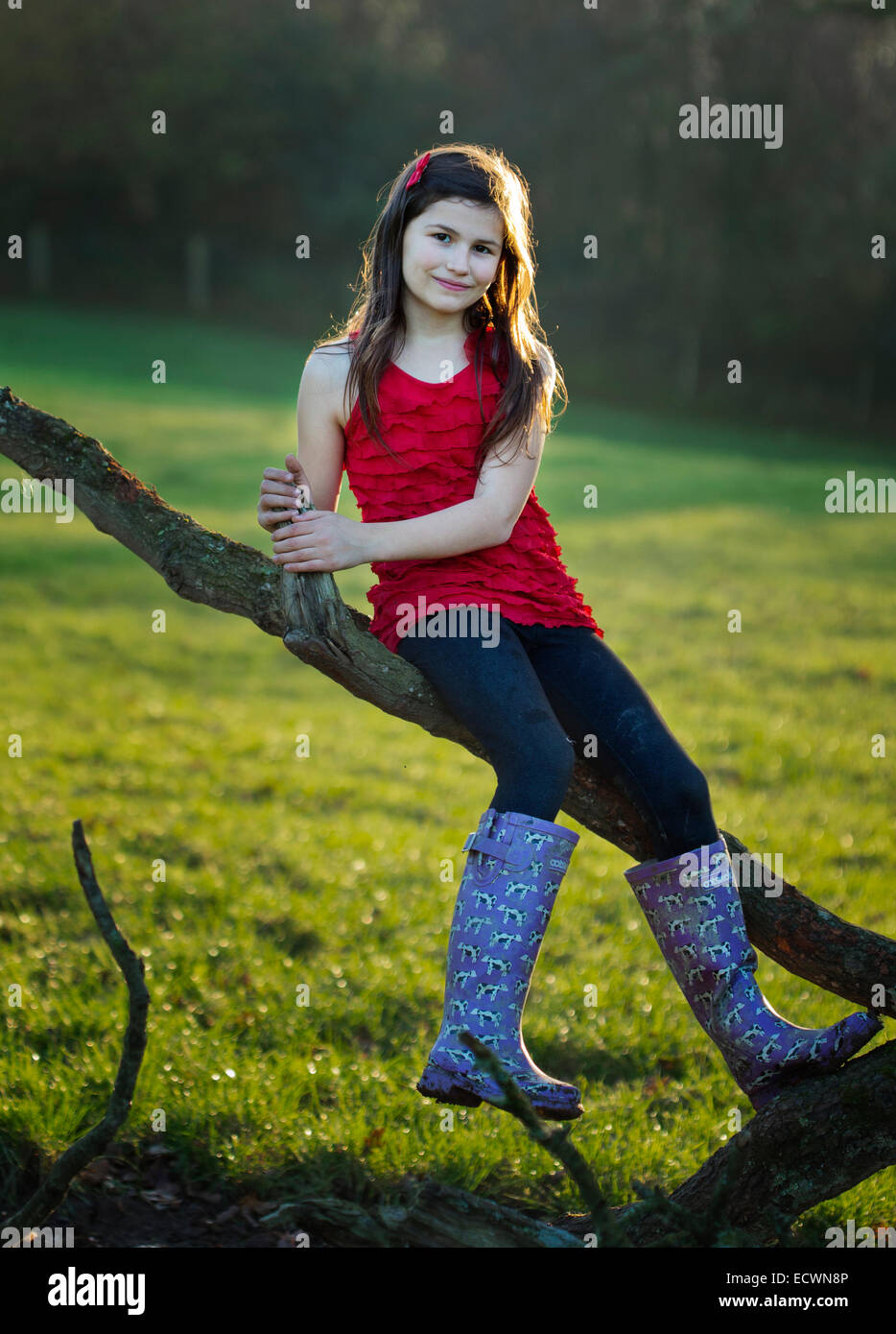 Fille de ferme dans les champs Banque D'Images