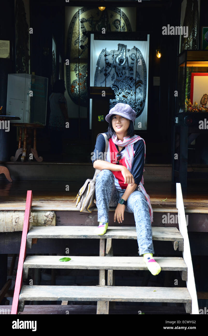 Les femmes thai Yai ou withNang portrait de grandes marionnettes Ombre chinoise figure pour montrer le meilleur de Wat Khanon dans Ratcha Buri Thaïlande Banque D'Images