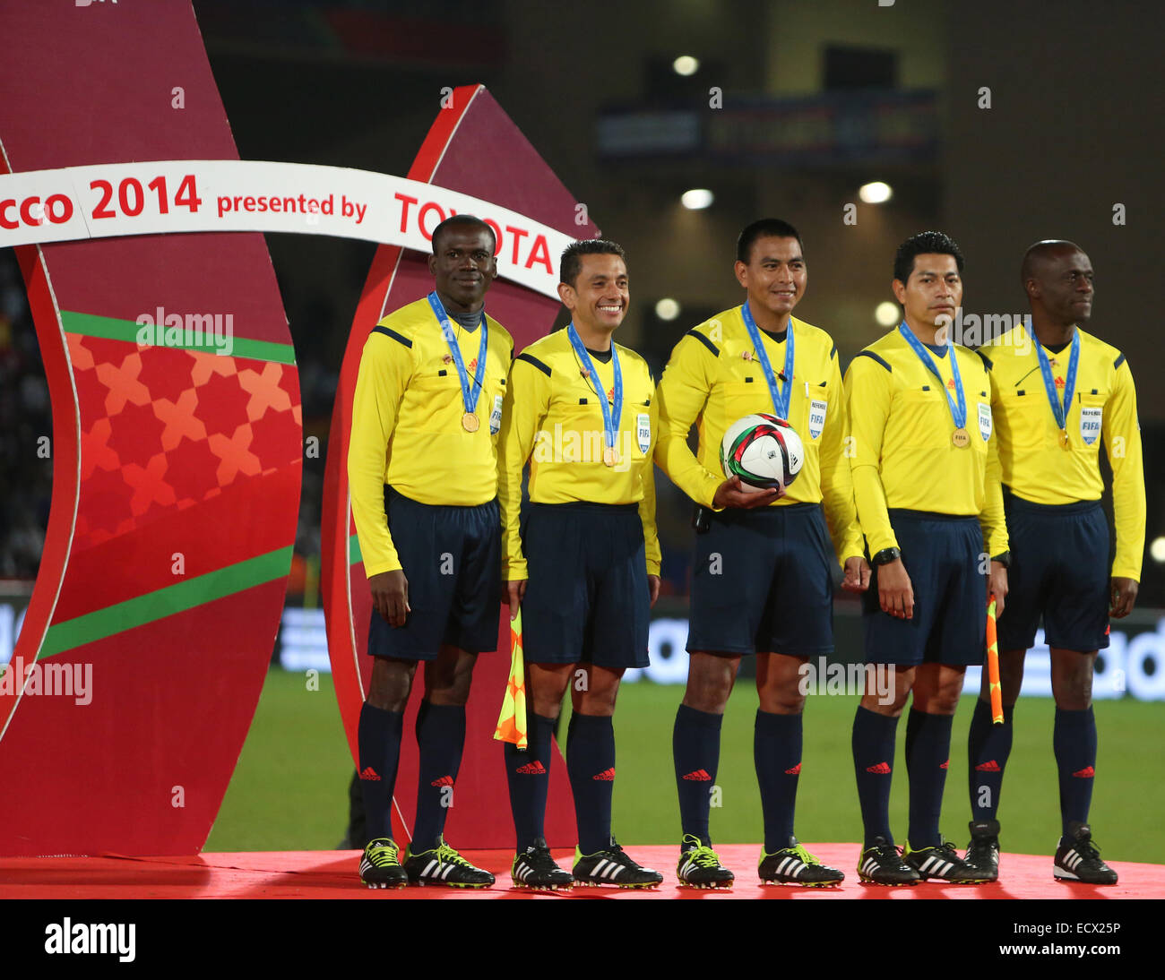 Marrakech, Maroc. 18Th Oct, 2014. Coupe du Monde de la Coupe du Club. Finale. Real Madrid contre San Lorenzo. Les Arbitres UN Baffoe (L) B Miranda (2L) P Poenca (M) J Trigo (2R) E Chetty (R) : Action de Crédit Plus Sport/Alamy Live News Banque D'Images