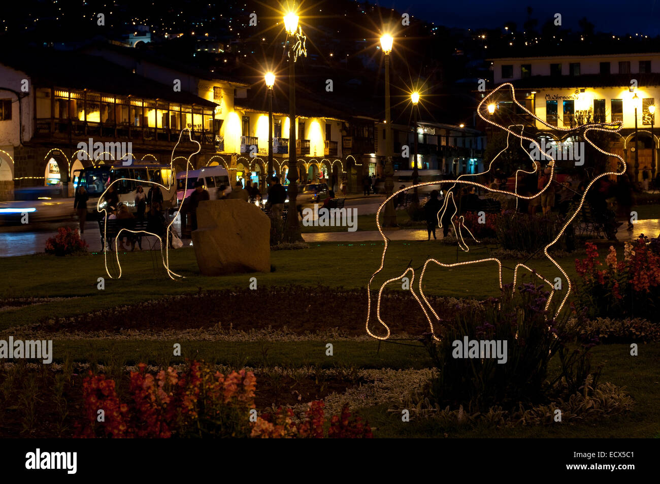 Figures de Noël garland à la place principale de Cusco Banque D'Images