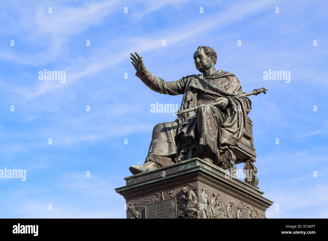 Statue en bronze du Roi Maximilien Joseph de Bavière en face de l'opéra de Munich, Allemagne Banque D'Images