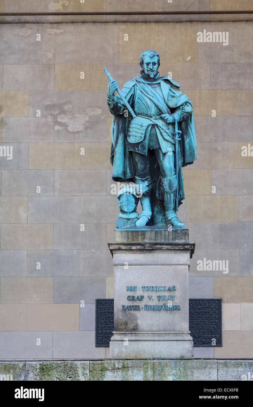 Une statue en bronze d'un général bavarois et héros Count Tilly en face de la Feldherrenhalle à Munich, Allemagne Banque D'Images