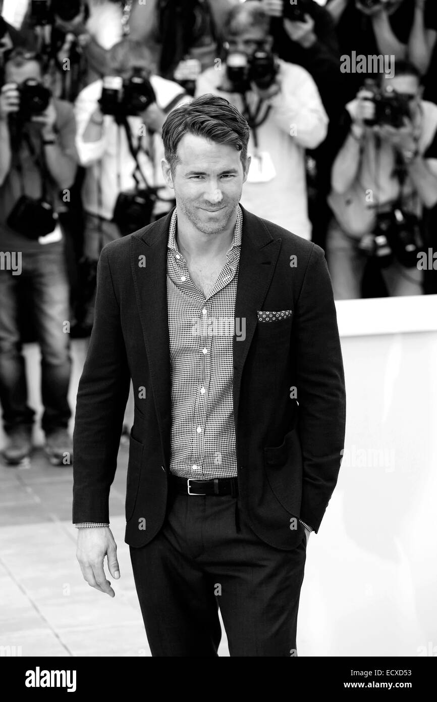 CANNES, FRANCE - 16 mai : l'acteur Ryan Reynolds participe à 'captifs' photo-call durant le 67e Festival de Cannes le 16 mai 2014 Banque D'Images CANNES, FRANCE - 16 mai : l'acteur Ryan Reynolds participe à 'captifs' photo-call durant le 67e Festival de Cannes le 16 mai 2014 Banque D'Images