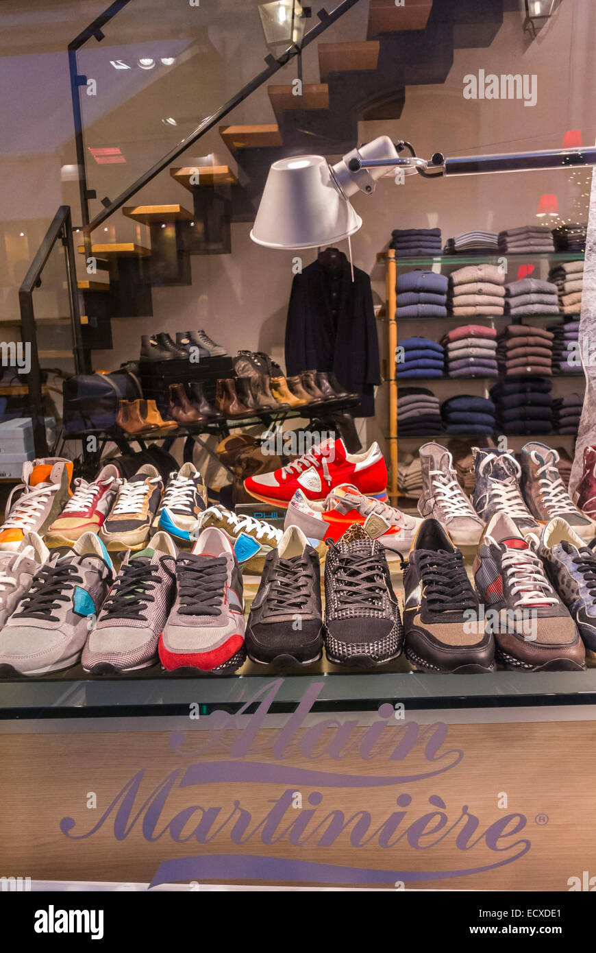 Paris France d tail baskets fen tre magasin de v tements