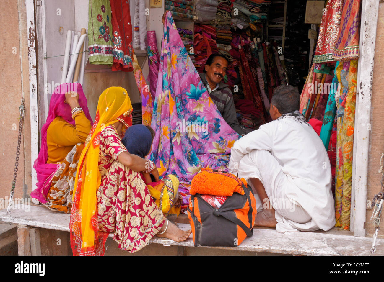 Boutique de tissus à Nagaur, Rajasthan, Inde Banque D'Images