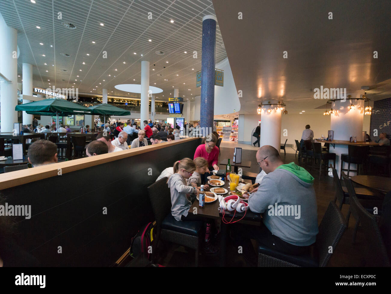 L'aéroport de Manchester, Angleterre, RU - Café Bar Balzar Banque D'Images L'aéroport de Manchester, Angleterre, RU - Café Bar Balzar Banque D'Images
