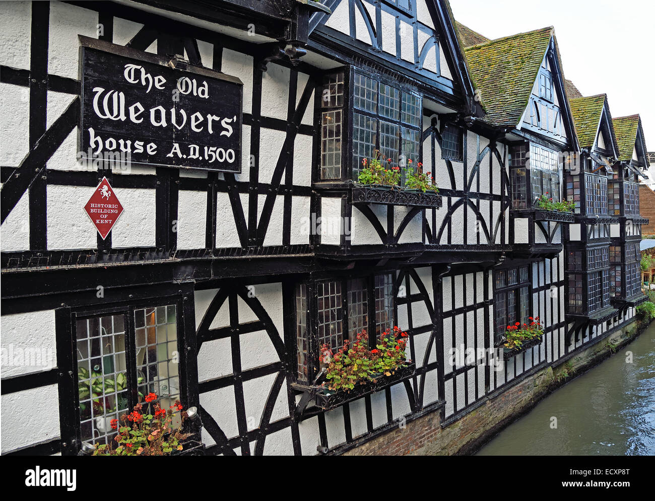 L'ancien restaurant de tisserands à côté de la rivière Stour à Canterbury, Kent, UK. Banque D'Images