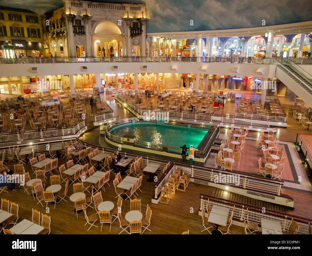 Le food hall du centre Trafford de Manchester, Angleterre Banque D'Images