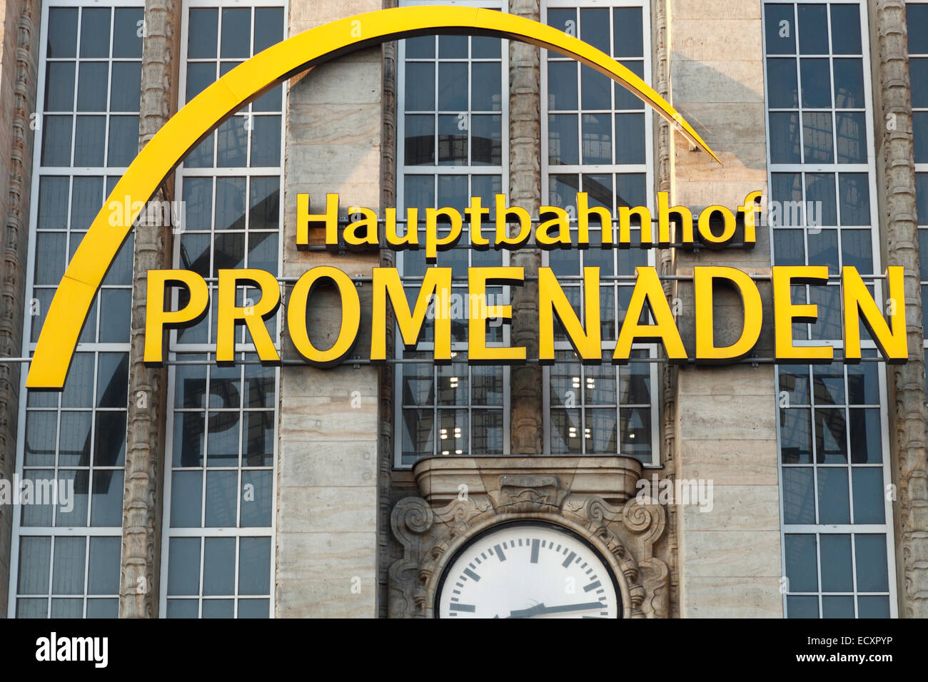 Promenaden Hauptbahnhof logo lors de la construction de la gare centrale de Leipzig, Allemagne Banque D'Images