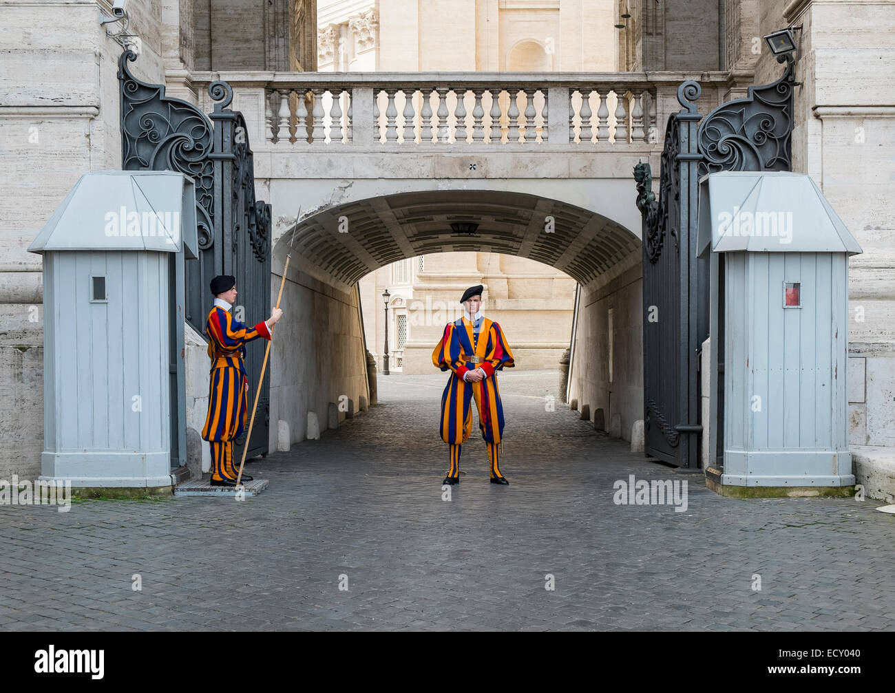 2 deux gardes de la garde suisse du vatican Rome Italie Banque D'Images