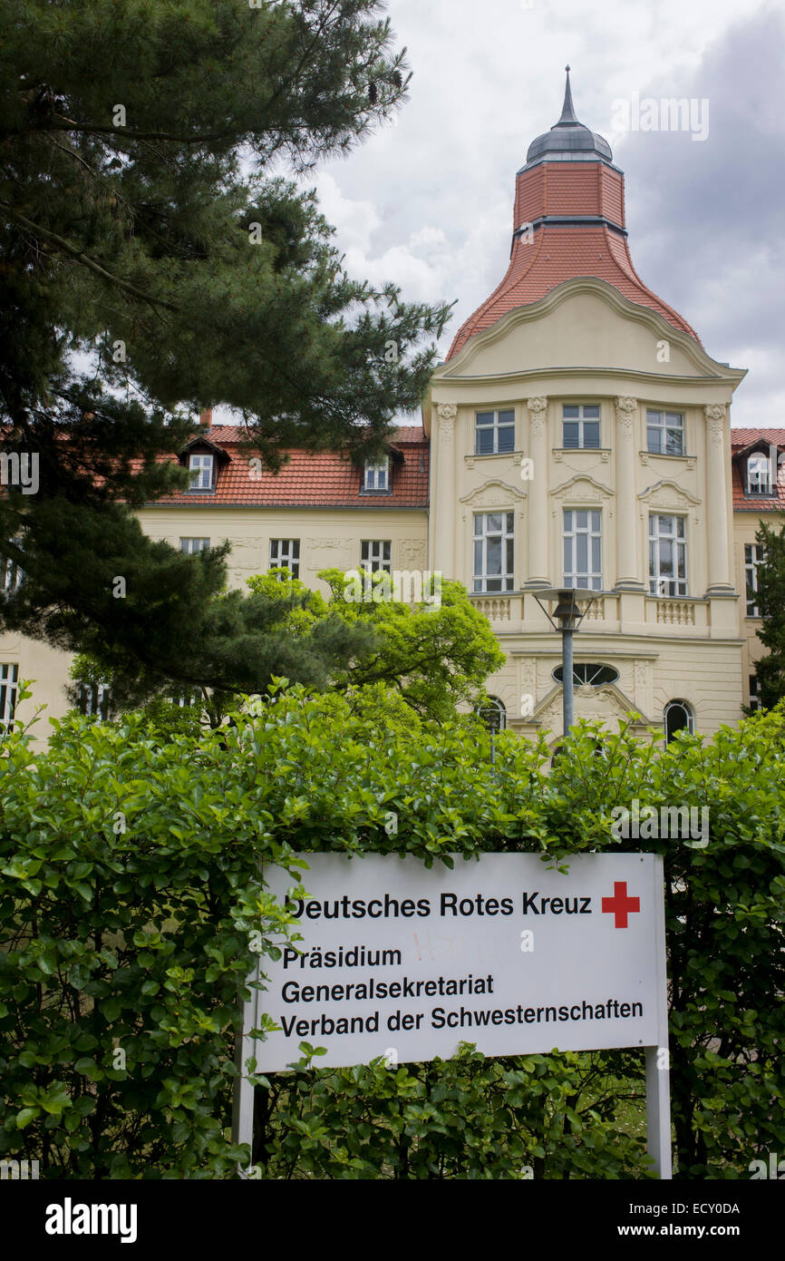La Croix-Rouge allemande (Deutsches Rotes Kreuz - DRK) Carstennstrasse au QG administratif 58, Berlin. Banque D'Images