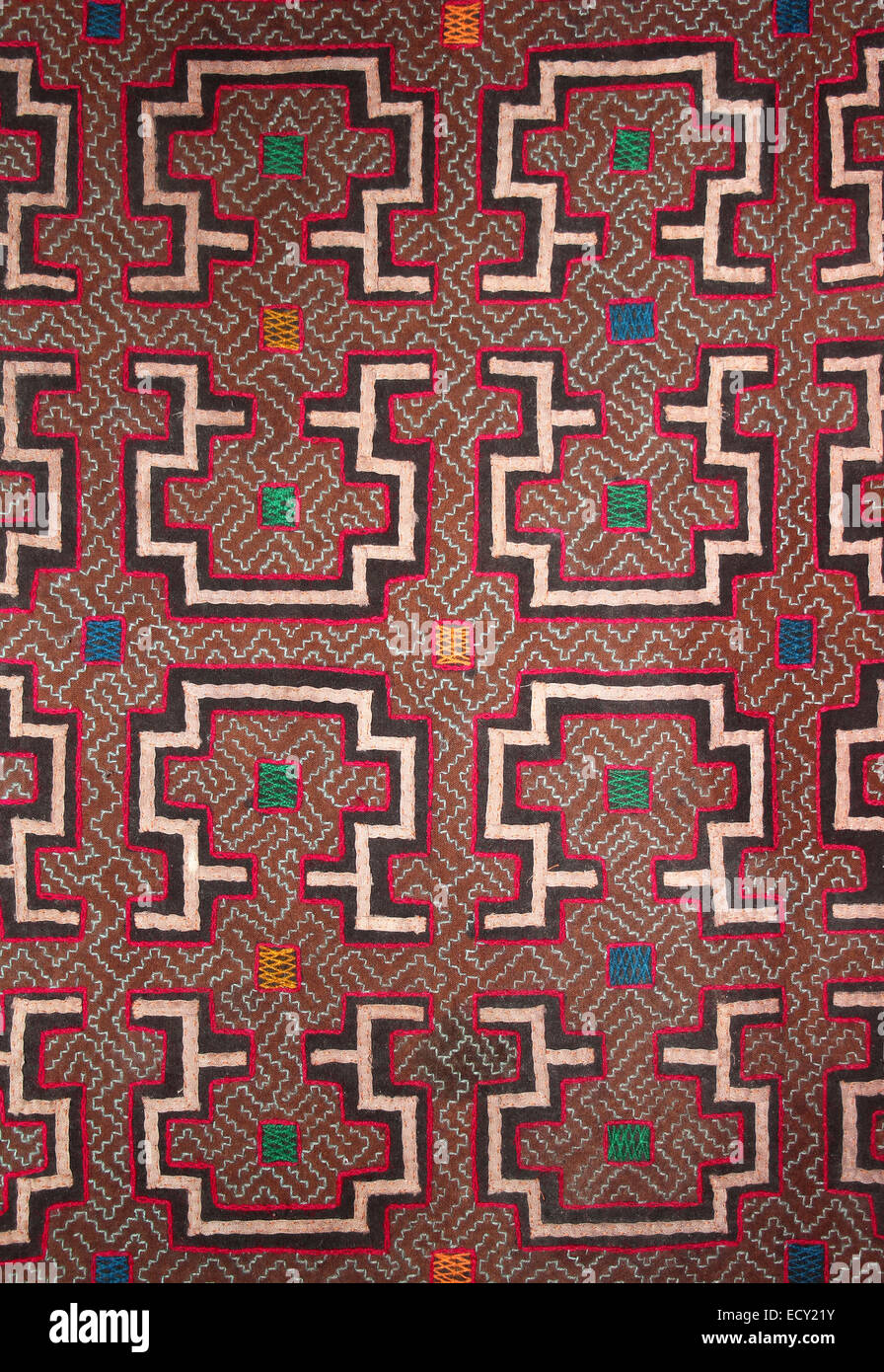 Des motifs géométriques linéaires complexes des Indiens Shipibo, une grande tribu de l'Amazonie péruvienne Banque D'Images