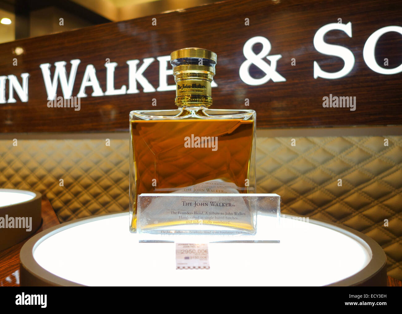 Une édition limitée le blended Scotch whisky, John Walker wisky, bouteille à l'écran. Banque D'Images