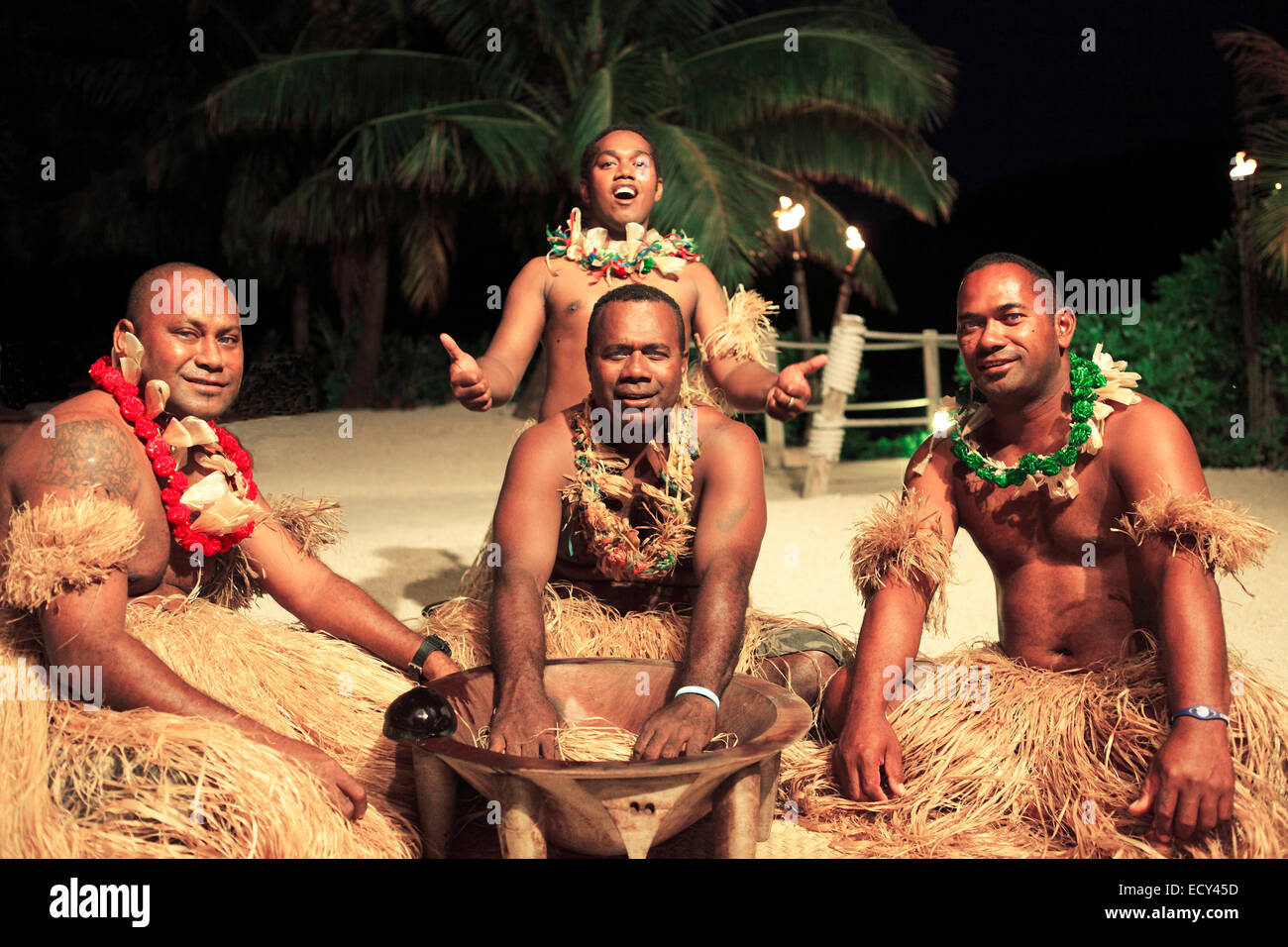 Les hommes prenant part à la Cérémonie du Kava, Malolo Island, Yasawa Islands, Fidji Banque D'Images