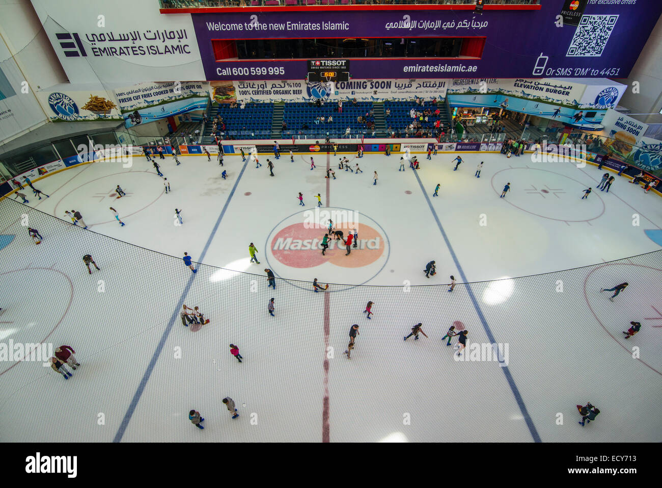 Patinoire dans le centre commercial de Dubaï, Dubaï, Émirats Arabes Unis Banque D'Images