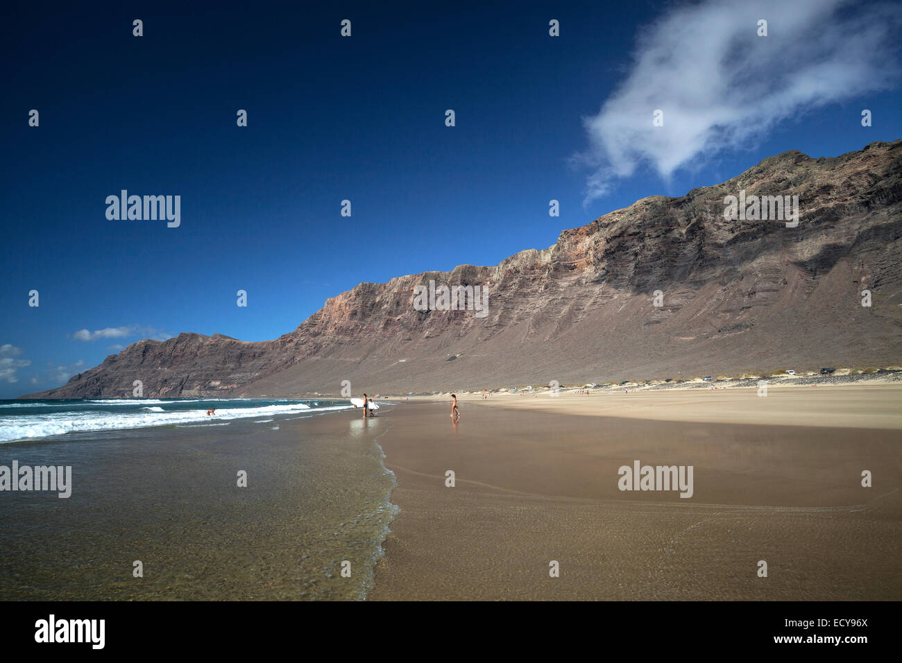 La plage de Famara, Playa de Famara, à Risco de Famara, Lanzarote, îles Canaries, Espagne Banque D'Images