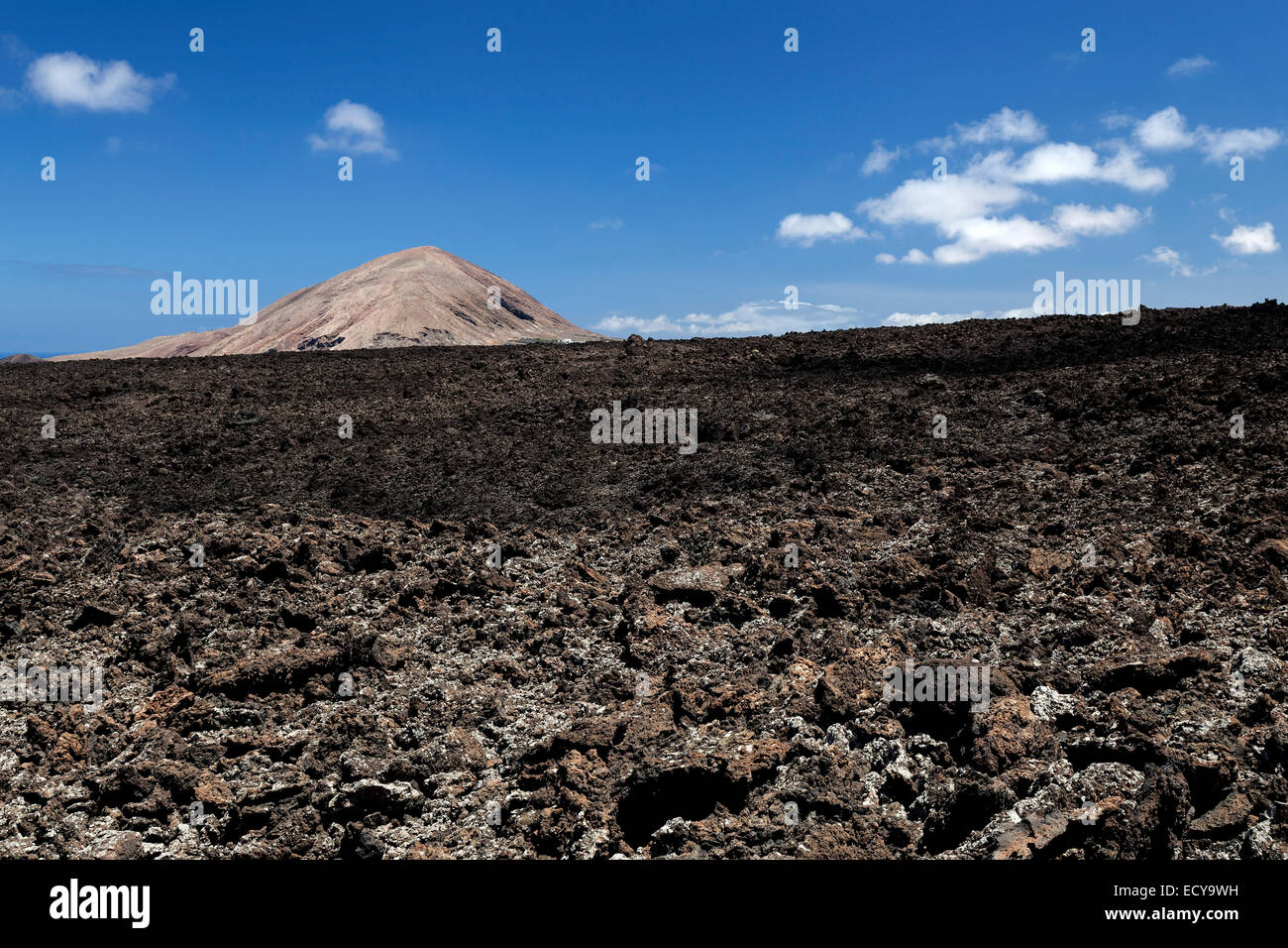 Champ de lave, de volcans, de Montagnes de Feu, volcans, Lanzarote, îles Canaries, Espagne Banque D'Images