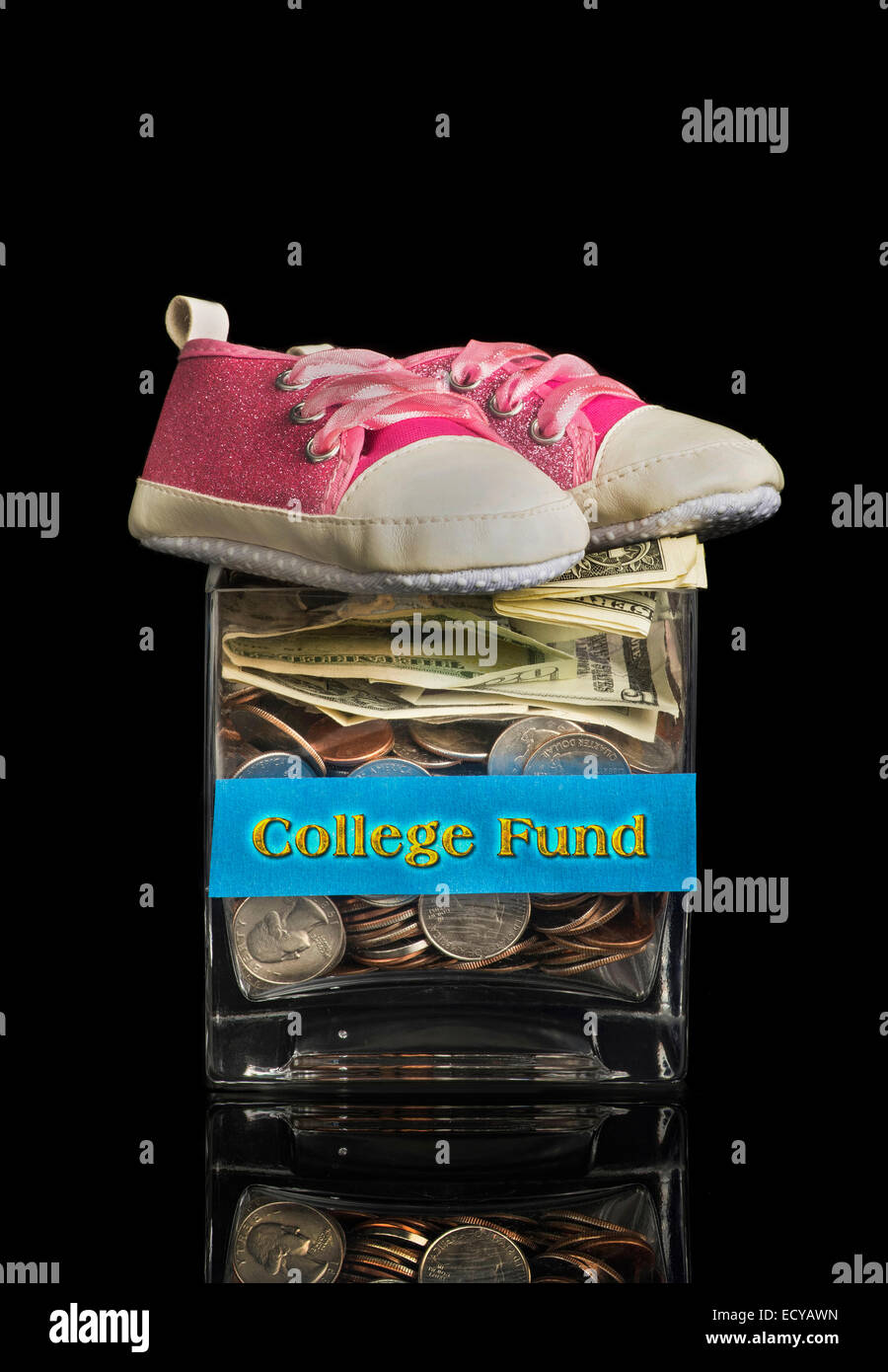 College fund jar pour votre petit enfant. Banque D'Images