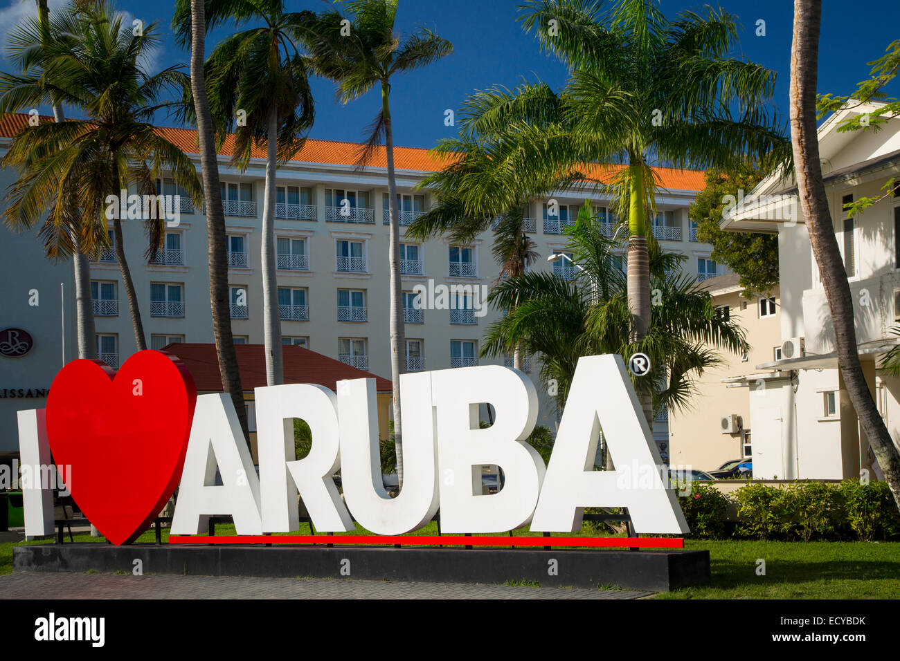 J'aime Aruba signe le long de la rue principale à Oranjestad, Aruba, Antilles Banque D'Images
