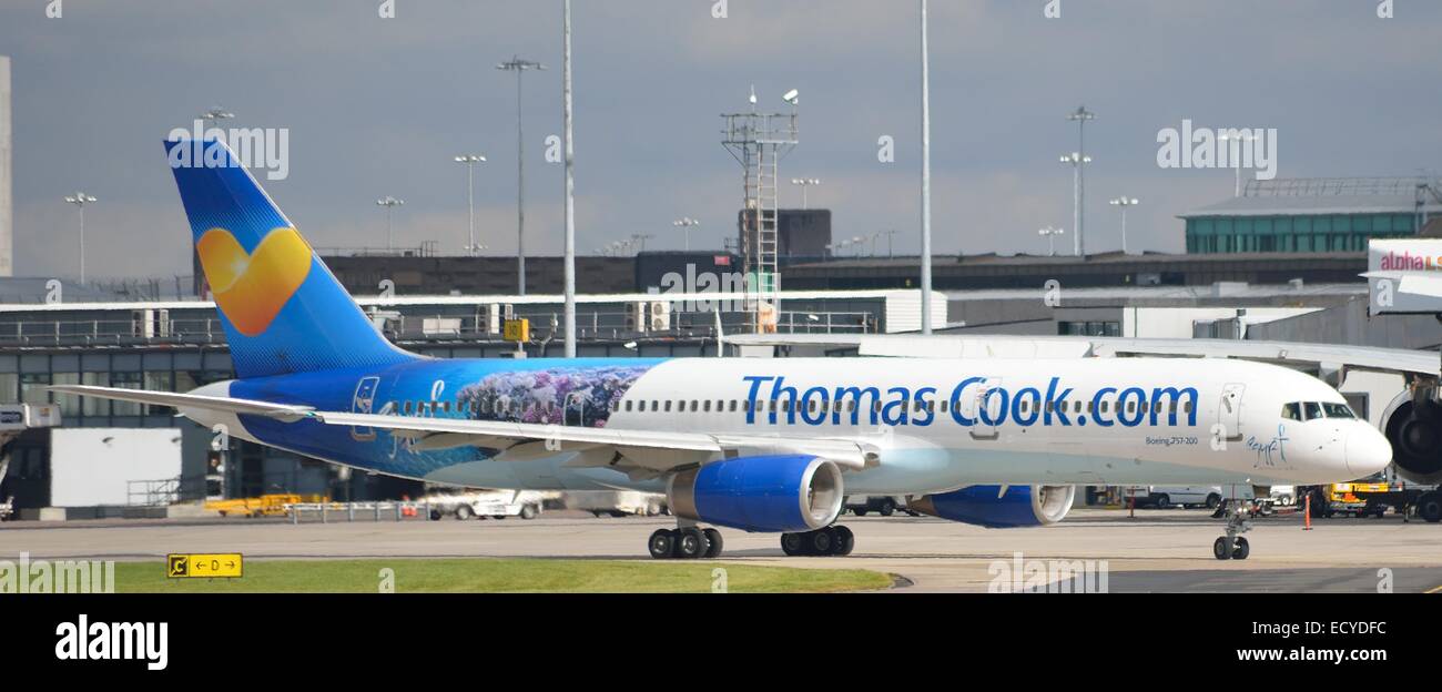 Thomas Cook avion à l'aéroport de Manchester Banque D'Images