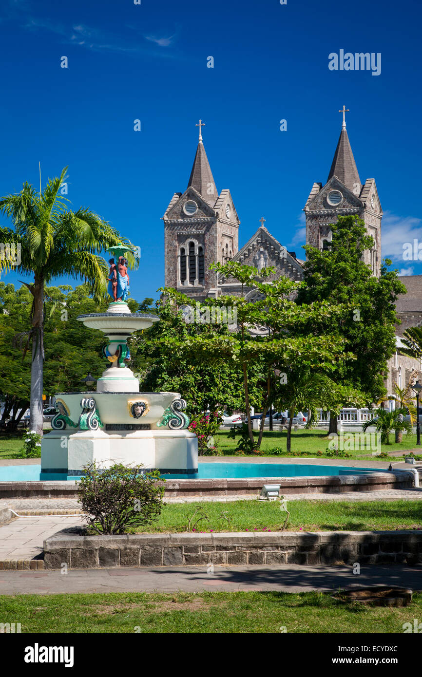 Immaculée Conception l'Église catholique vue de la place de l'indépendance, Basseterre, St Kitts, West Indies Banque D'Images