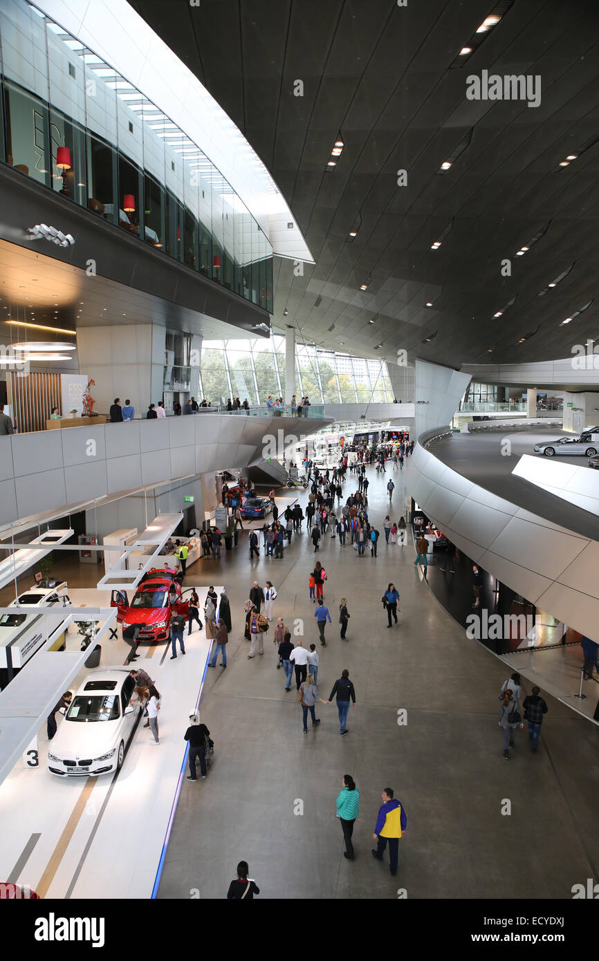 Bmw Welt à Munich Allemagne musée intérieur Banque D'Images