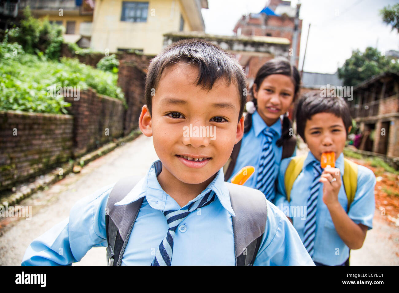 Garçon dans un uniforme scolaire, Katmandou, Népal Banque D'Images