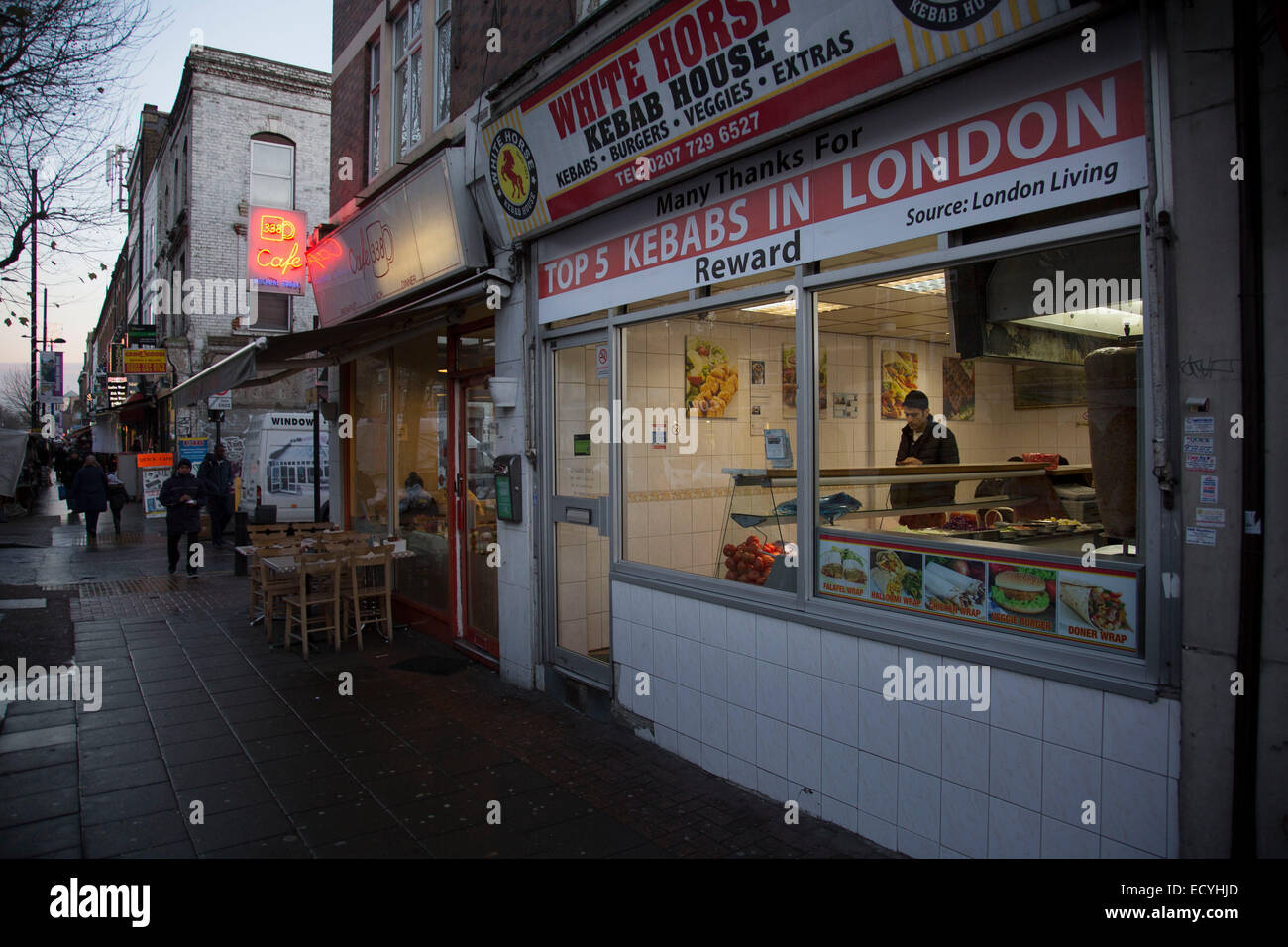 De kebab fast food restaurant sur Bethnal Green Road à l'Est de Londres, au Royaume-Uni. Banque D'Images