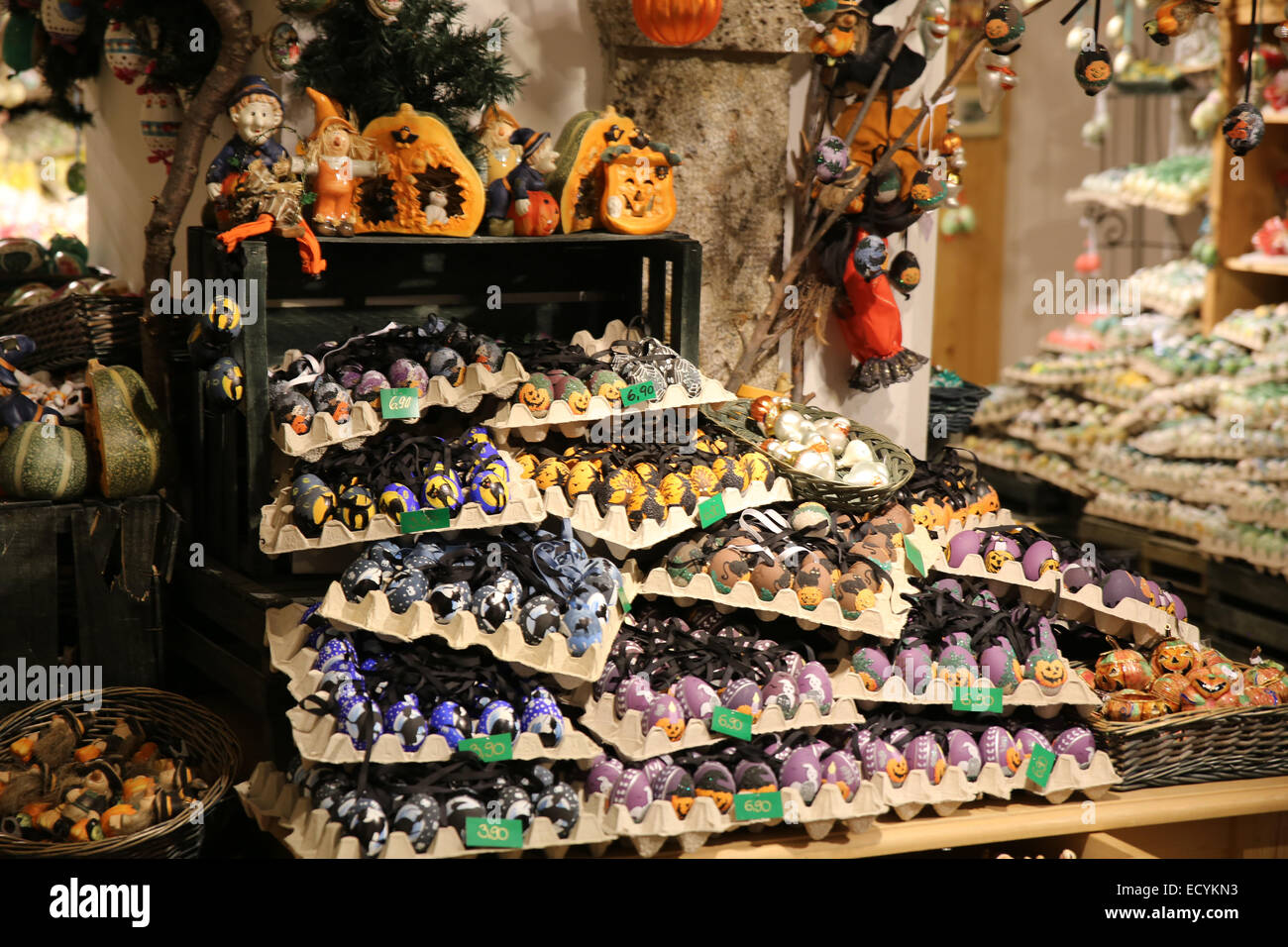 Boutique de la coquille des œufs peints autrichienne Salzbourg Banque D'Images