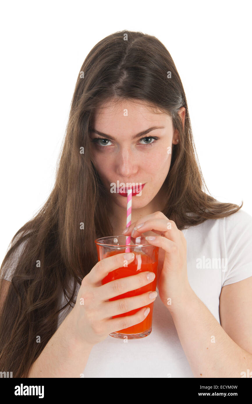Fille verre à boire de la limonade avec de la paille plus isolé sur fond  blanc Photo Stock - Alamy