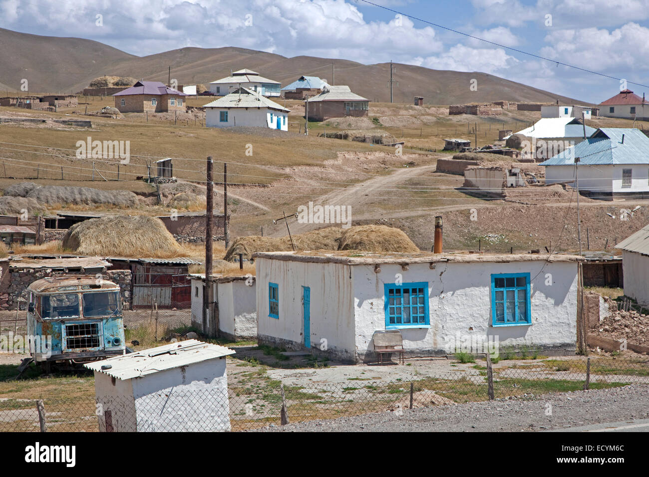 Le village reculé Sary-Tash / Sary Tash dans la vallée de l'Alay, la province, le Kirghizistan Banque D'Images