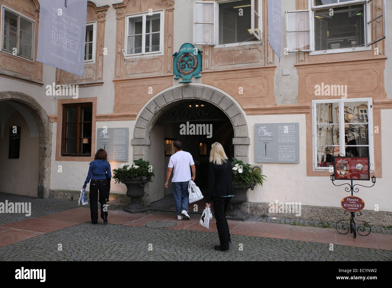 L'Europe plus vieux restaurant Stiftskeller Salzbourg Banque D'Images