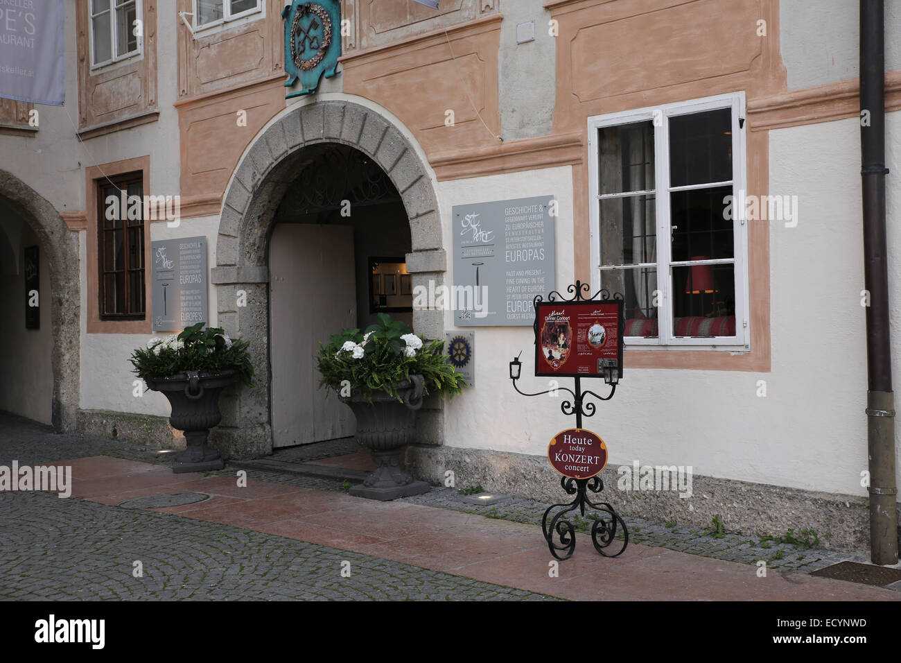 L'Europe plus vieux restaurant Stiftskeller Salzbourg Banque D'Images
