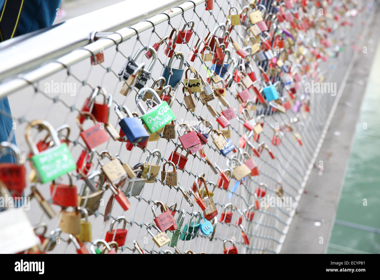 Love lock bridge Salzbourg Banque D'Images