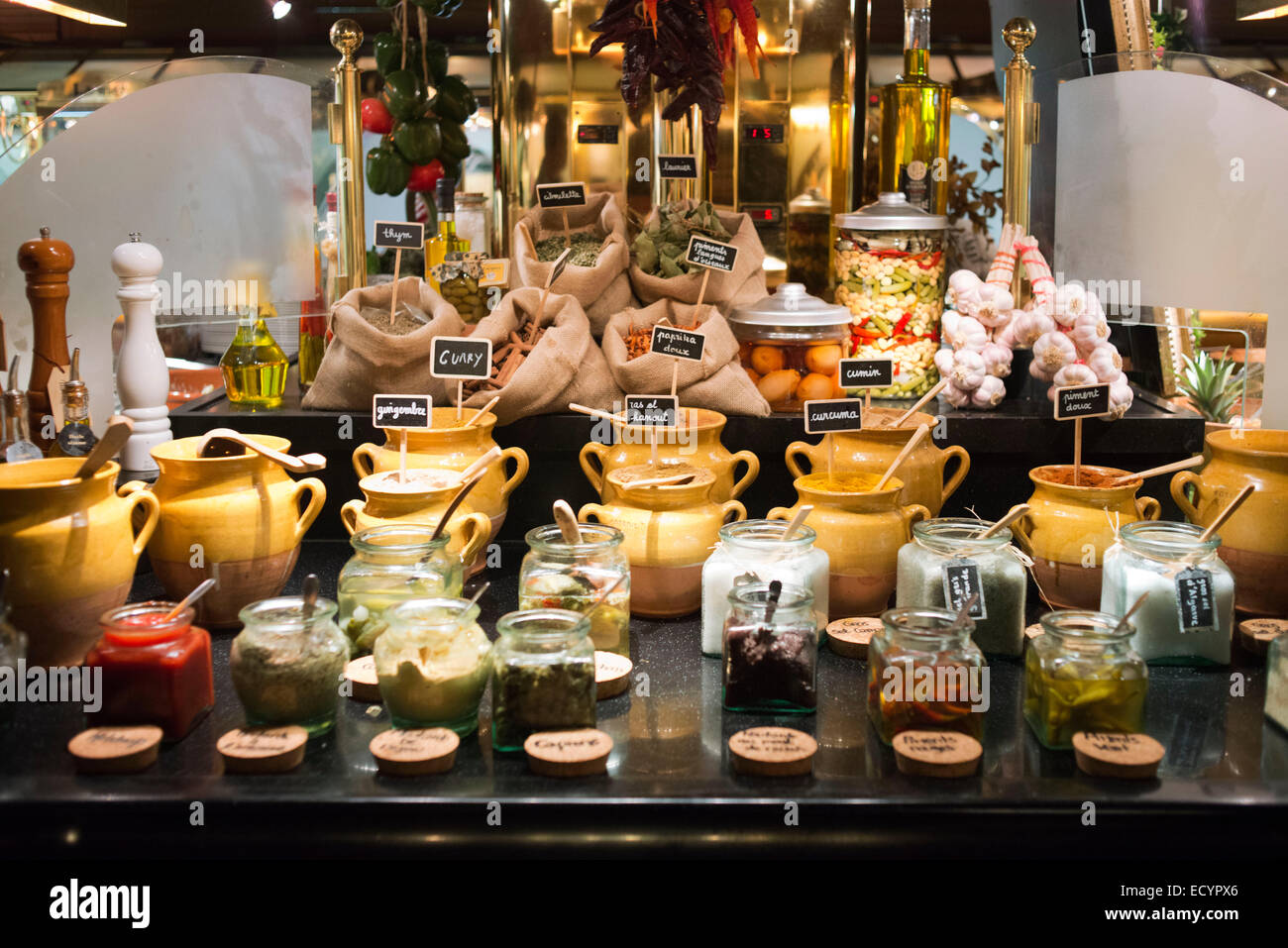 Les Grands buffets du restaurant. Narbonne. La France. La tradition