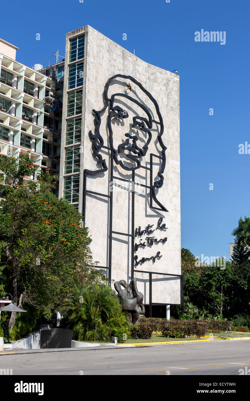 Une photo de Che Guevara sur un bâtiment à Cuba, La Havane, Plaza de la Revolucion. Banque D'Images