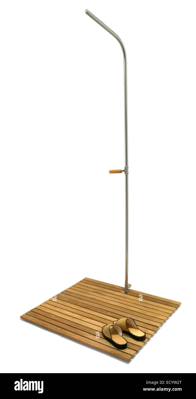 Douche extérieure autonome avec un bambou Banque D'Images