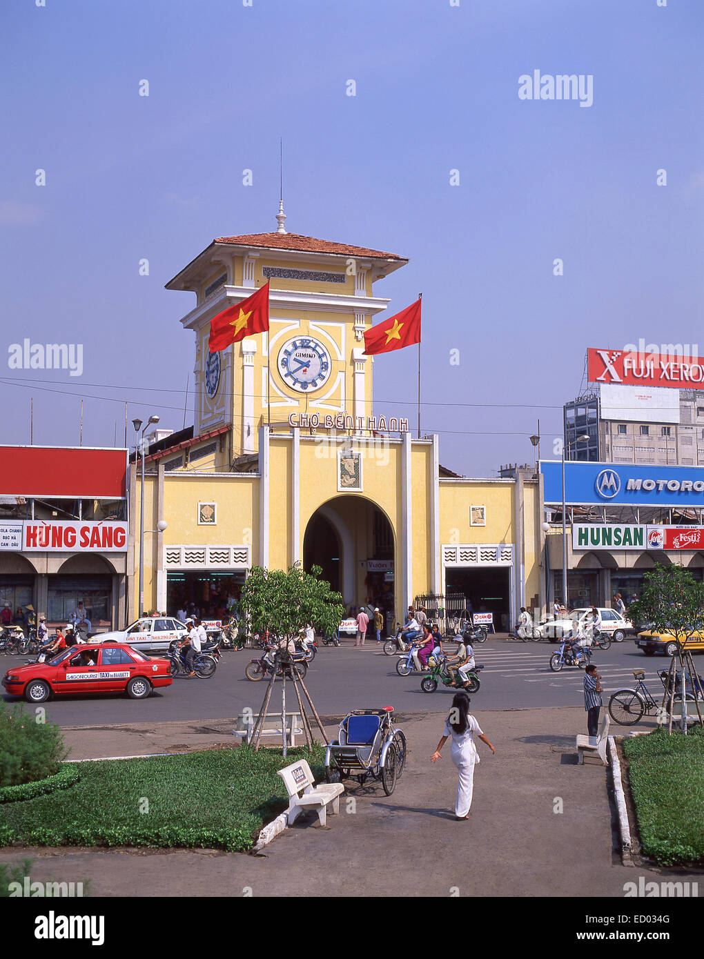 L'entrée du marché, Bình Tây Marché, Cholon, District 6, Ho Chi Minh Ville (Saigon), République socialiste du Vietnam Banque D'Images